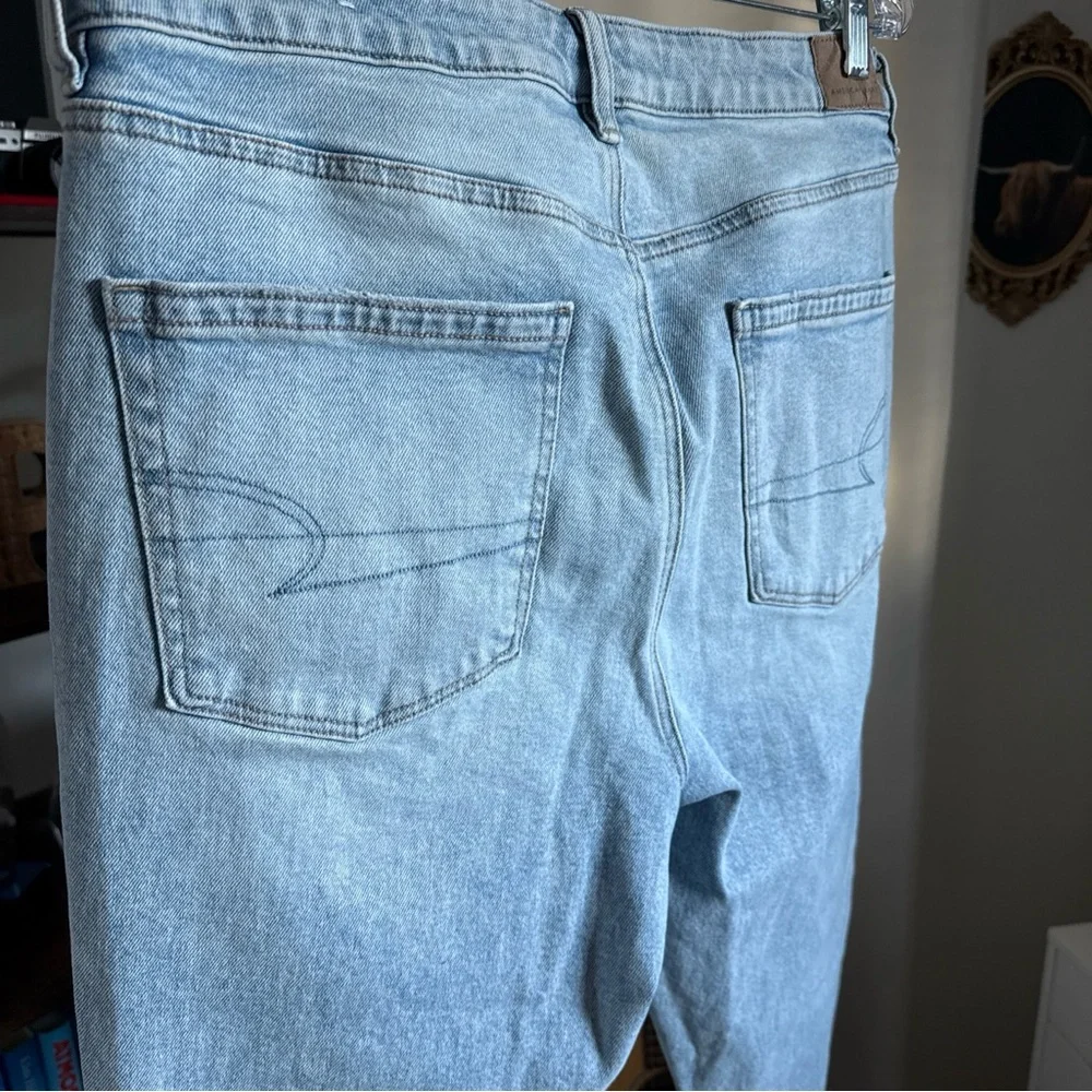 American Eagle Women’s Strigid Mom Light Blue Jeans Size 12 XShort - Picture 6 of 10